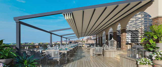 RETRACTABLE AWNING
